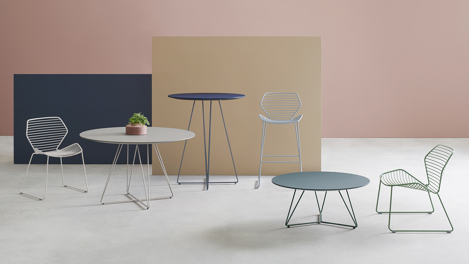 Ginkgo Wire Barstool | Davis Furniture